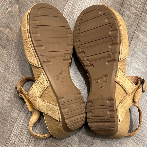 Dansko Tiffani Beige burnished tan Leather Strap sandal Shoes Size 38 - Picture 6 of 9
